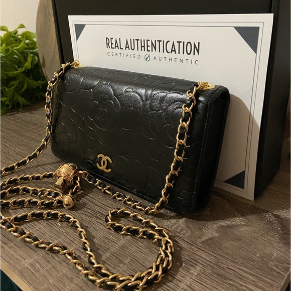 🖤 🔱Chanel Camellia Quilted Wallet Chain Pearl Crush Crossbody - Picture 1 of 10